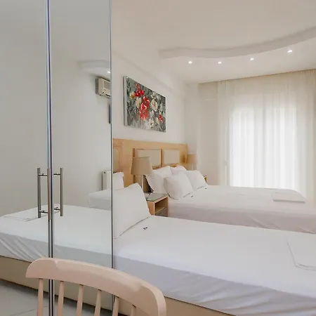Le Monde Seaview Suites Nea Kallikrateia Exterior photo