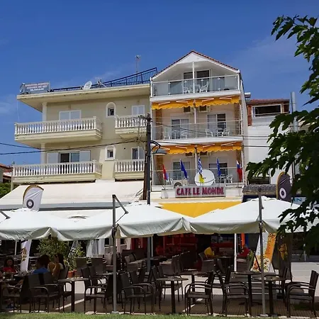 Le Monde Seaview Suites Nea Kallikrateia Exterior photo