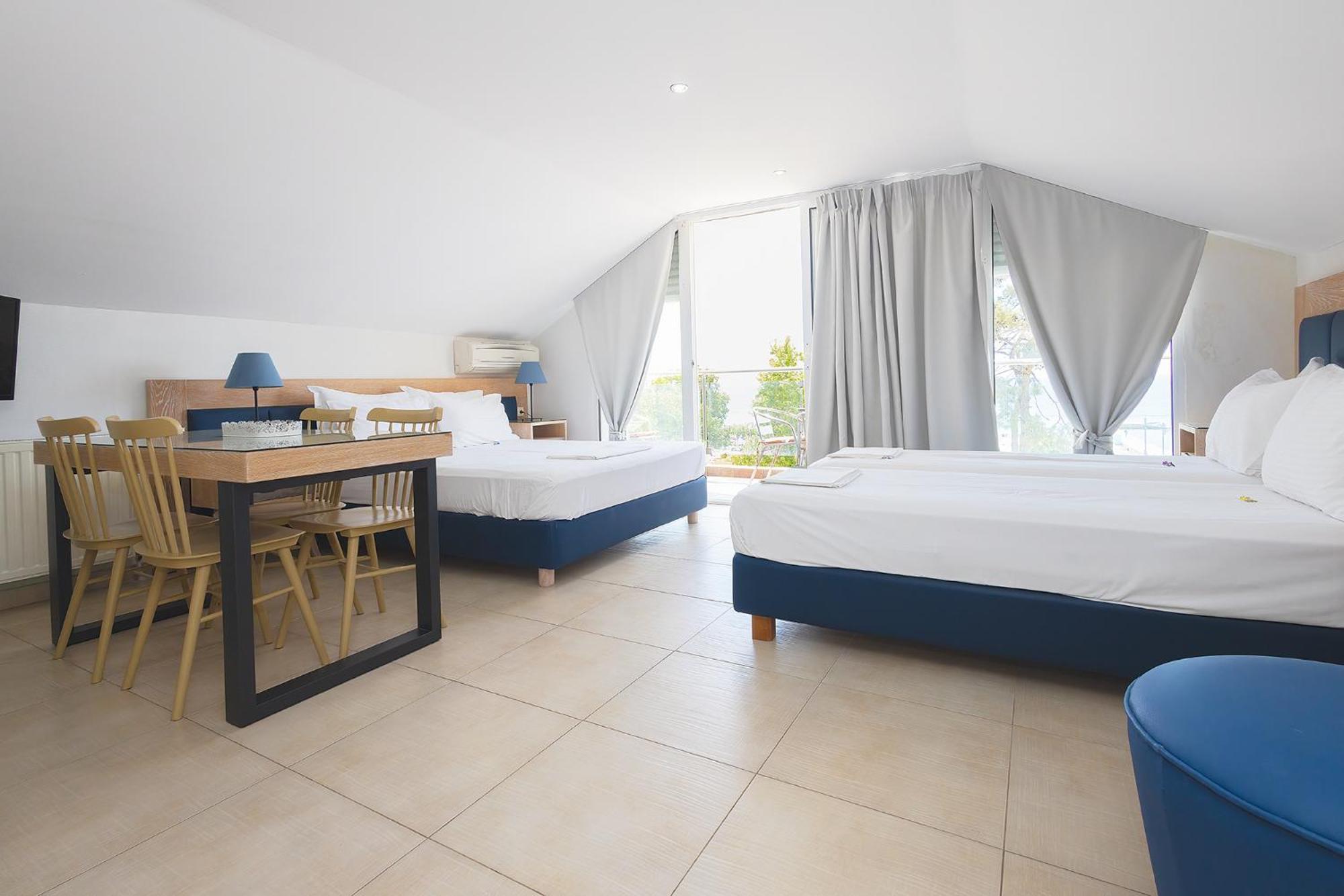 Le Monde Seaview Apartment