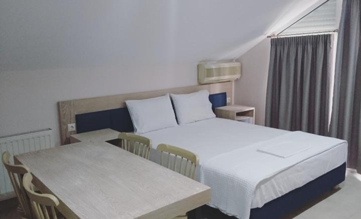 Le Monde Seaview Apartment